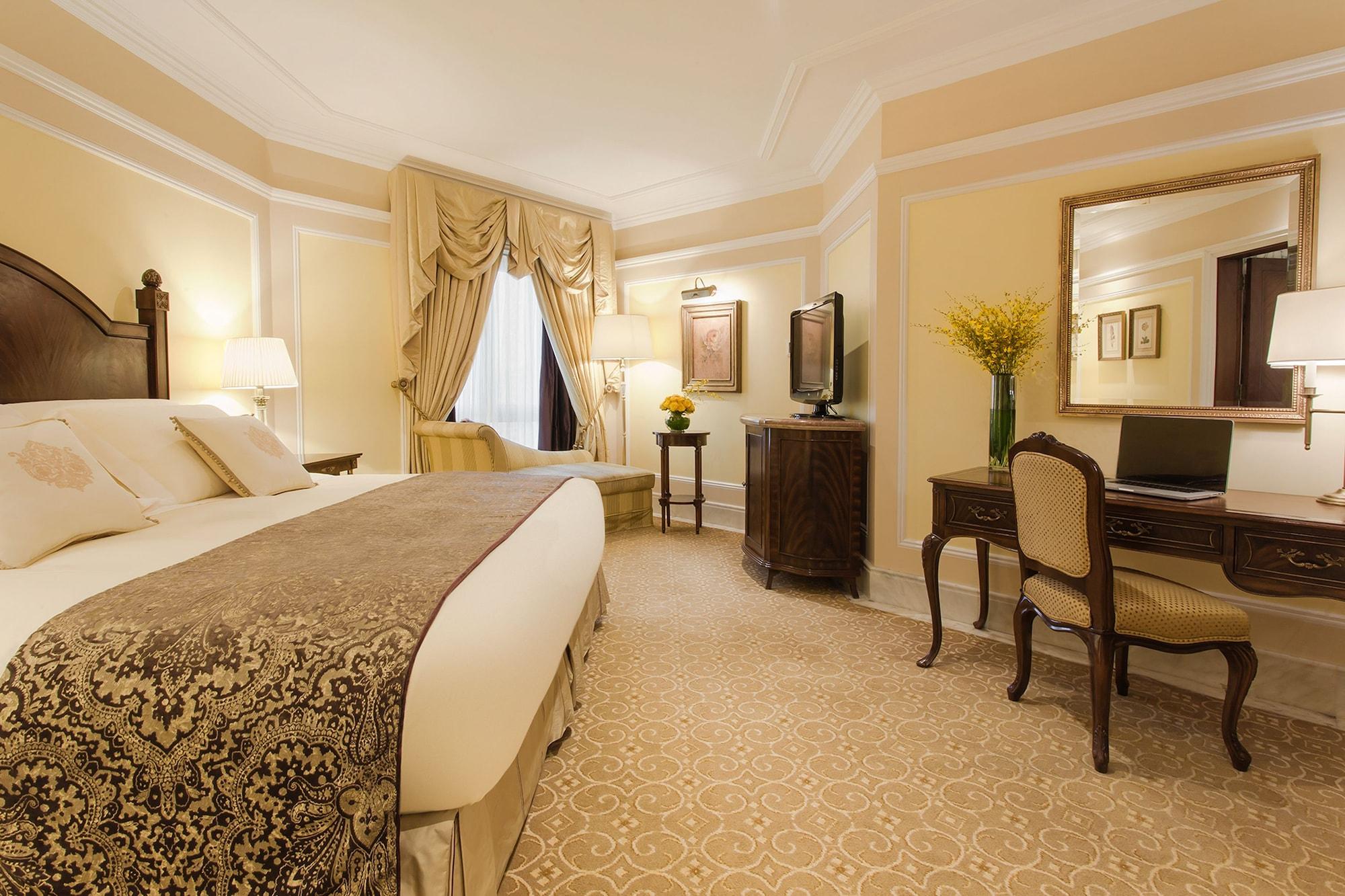 The Regency Hotel Kuwait Kuwait City Exterior foto A room at the Waldorf Astoria New York