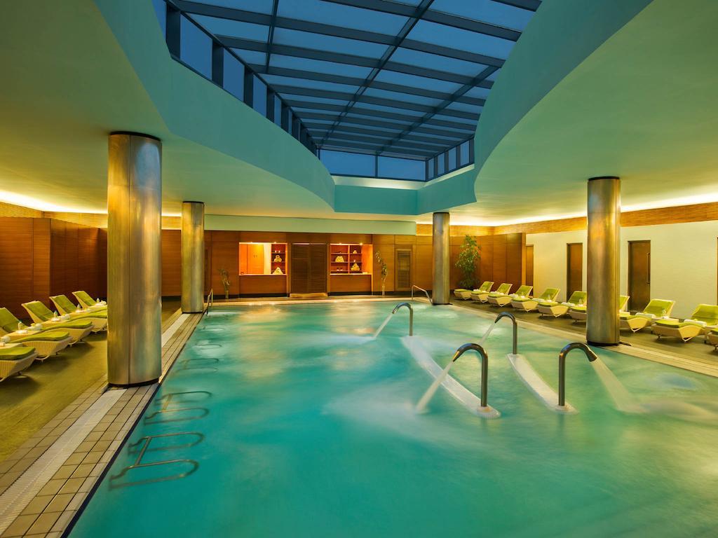 The Regency Hotel Kuwait Kuwait City Exterior foto The spa at the InterContinental Wien