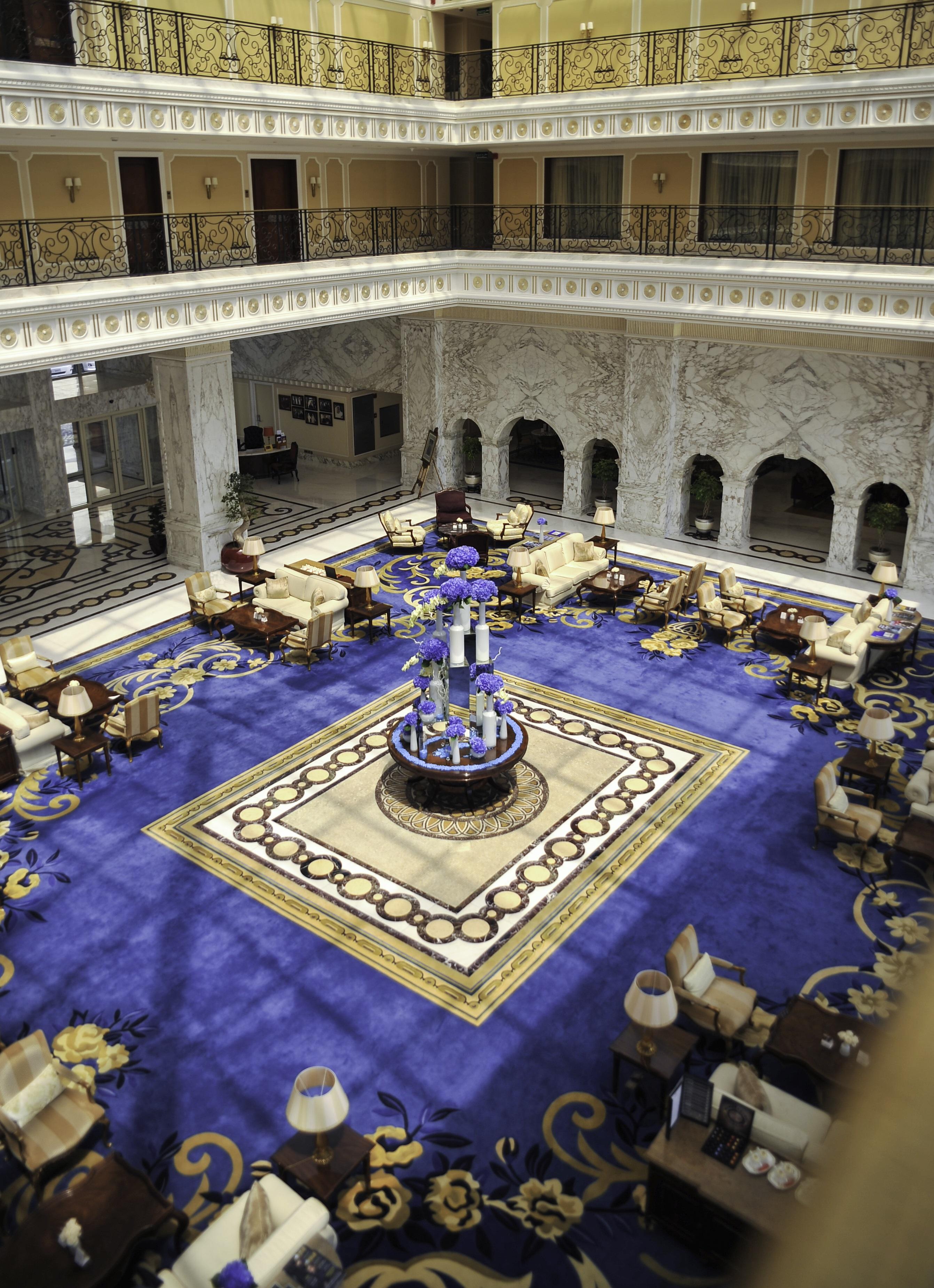 The Regency Hotel Kuwait Kuwait City Exterior foto The lobby of the hotel