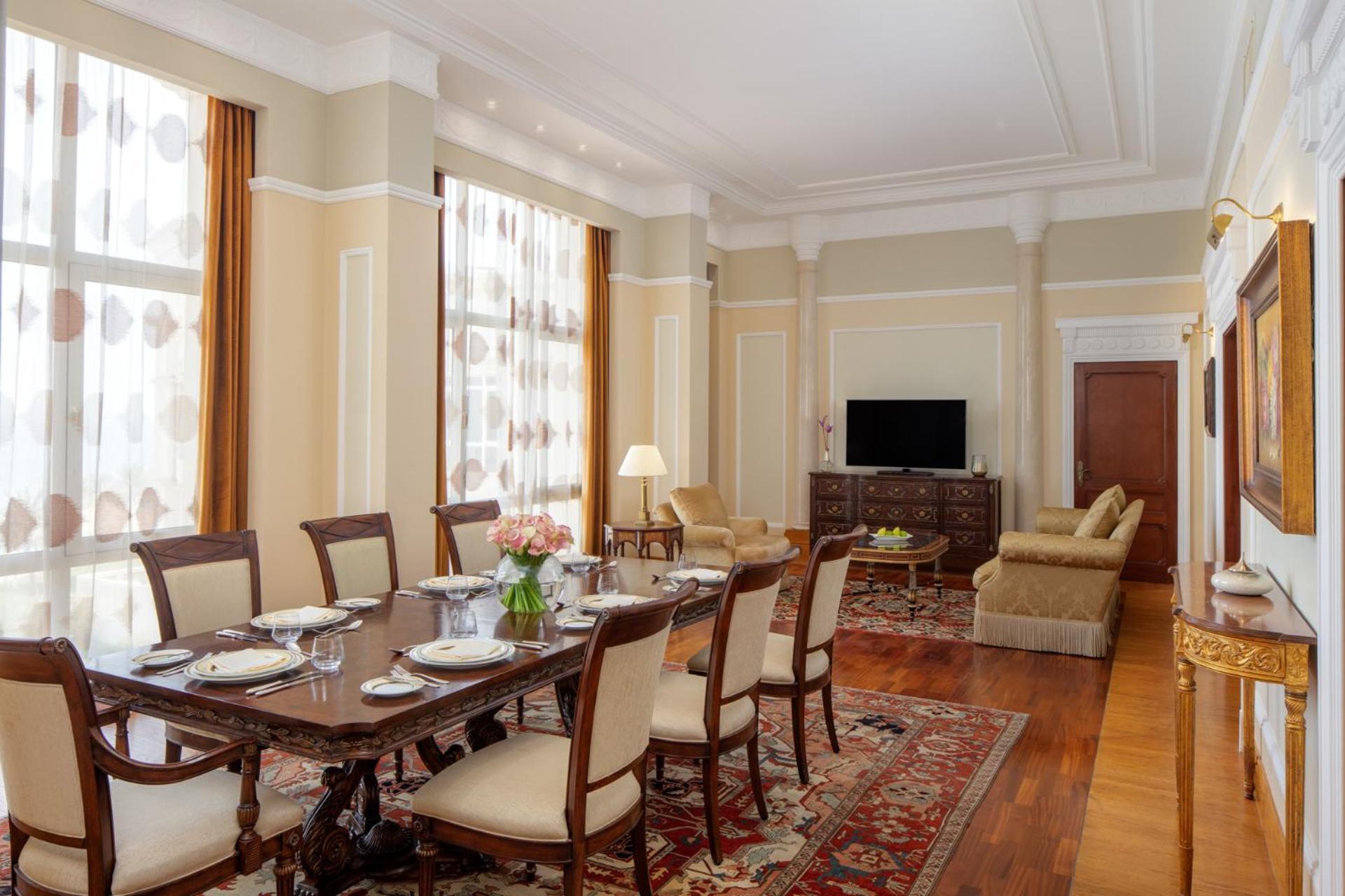 The Regency Hotel Kuwait Kuwait City Exterior foto A suite at the hotel
