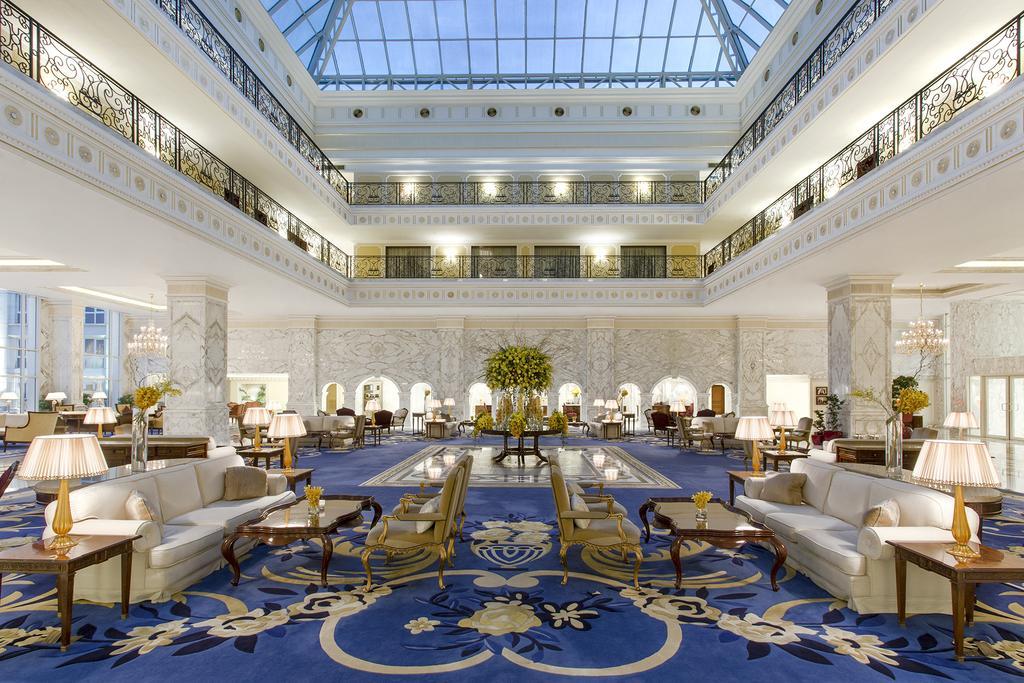 The Regency Hotel Kuwait Kuwait City Exterior foto The lobby of the hotel