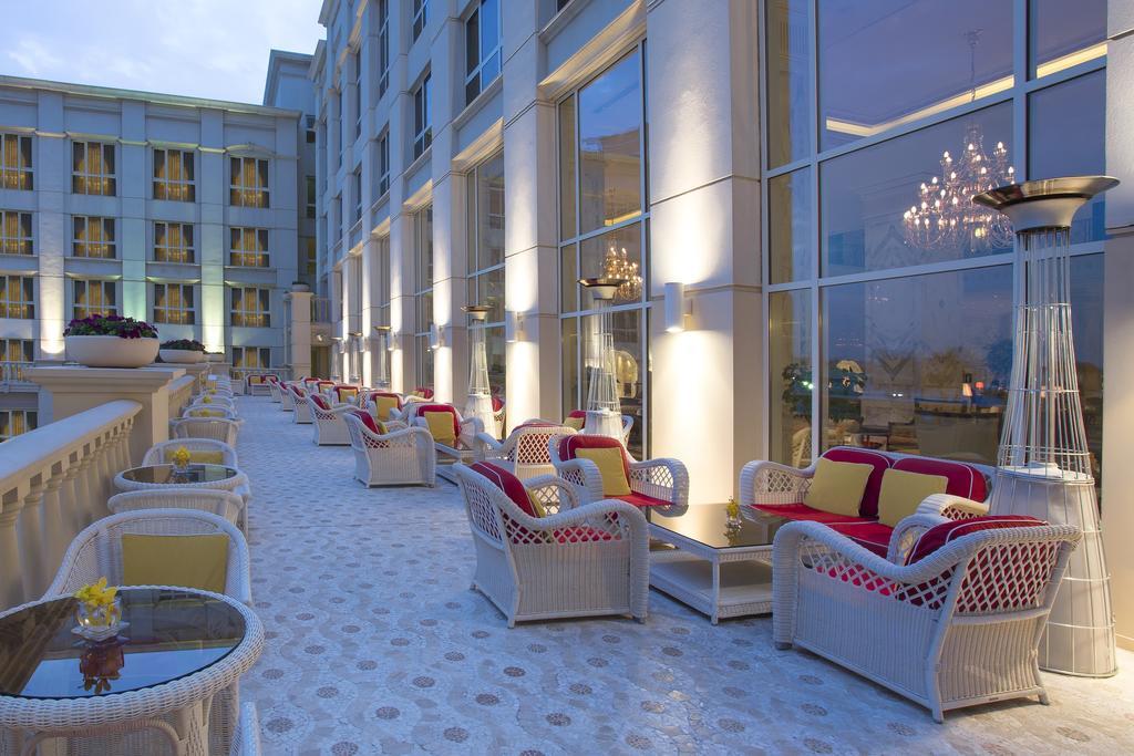 The Regency Hotel Kuwait Kuwait City Exterior foto The lounge at the top of the hotel
